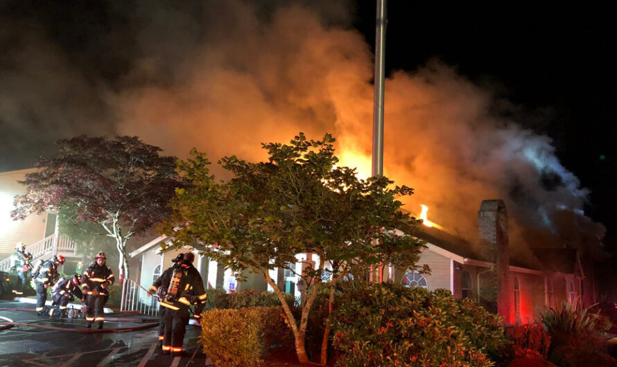 华盛顿州首府一教堂两公寓被烧毁