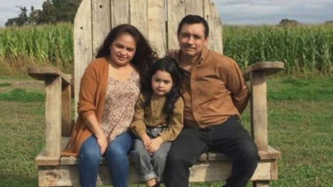 从205桥坠落河里的汽车还没打捞：其家人在找