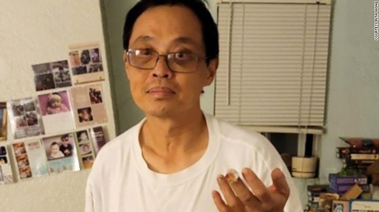 互说Hello后，亚裔美国人被“切断”手指