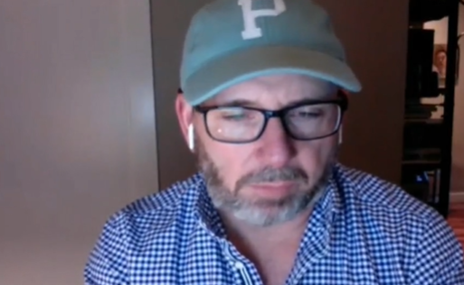 暴乱发生时，警察只能坐在车里