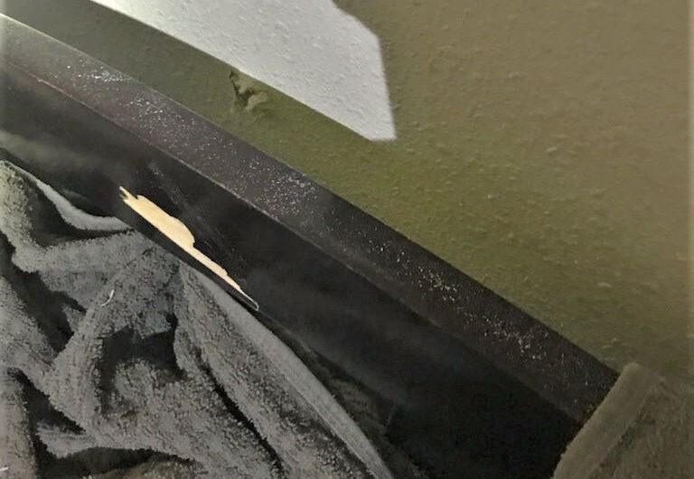 自家床上睡觉被穿墙子弹打中！