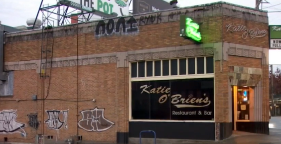 酒吧成提款机，一个月内遭遇两次持枪打劫