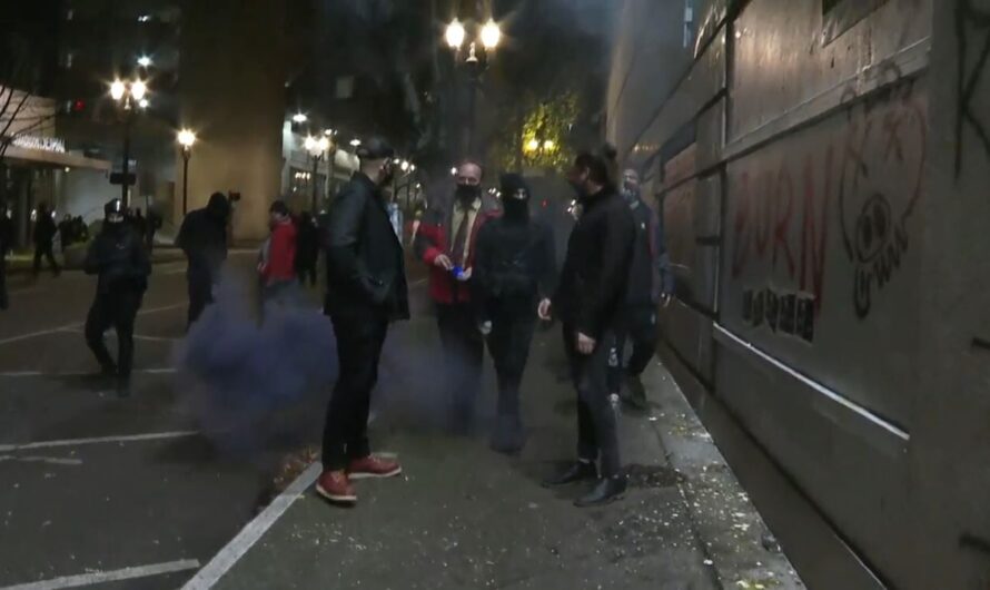 BLM在市中心暴动，记者被袭击