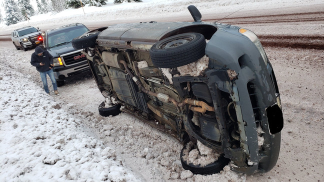 州警：我们仍在处理大量翻车事件