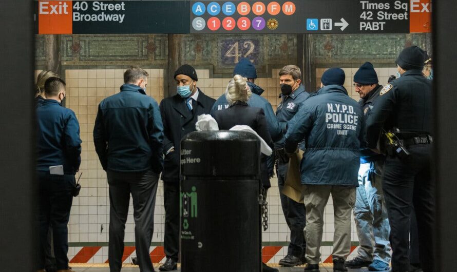 时代广场，亚裔女被黑人推下地铁轨道，死亡！