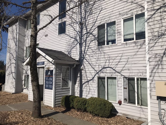 一家四口在车里被枪击后，波特兰邻居颤抖了