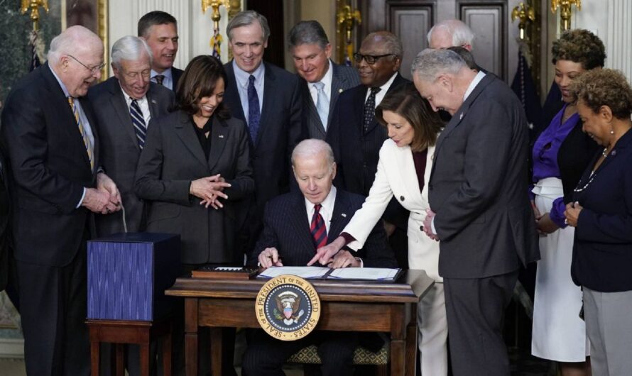 美国第二先生中招！这十几个人或被”一锅端“