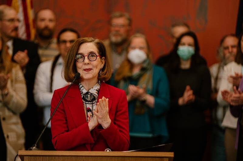 俄勒冈州州长再次成为全美最不受欢迎的州长