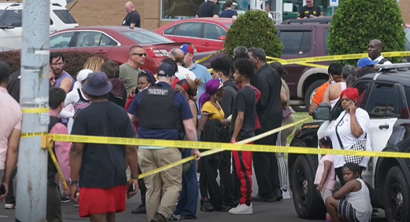 纽约超市大屠杀，至少10个黑人死亡！