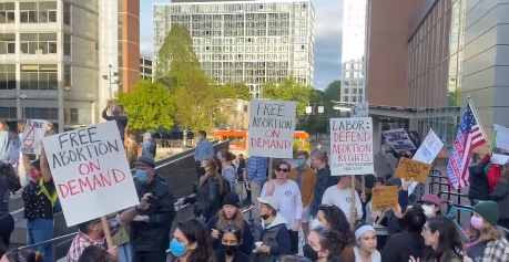 堕胎示威来了！大家经过波特兰市中心要小心