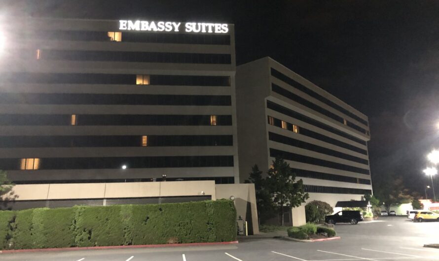 Tigard 酒店两名男子被发现死亡