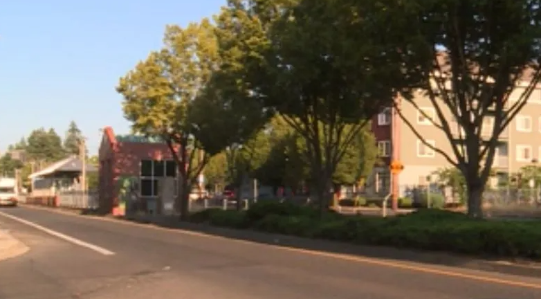 贼子在122大道的MAX车站开枪后逍遥法外