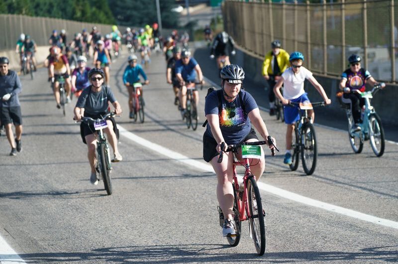 大型单车巡游重返波特兰，10000人占领九座桥！