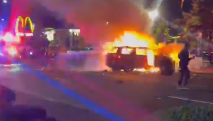 波特兰82街严重车祸，火光冲天