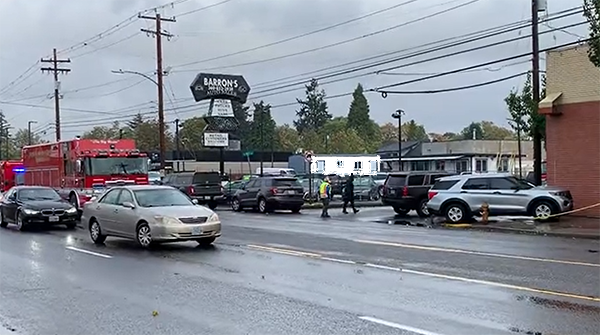 PCC 82街对面有人纵火！大批警察和消防员在场