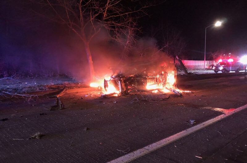 波特兰北部发生严重相撞，两车当街起火！