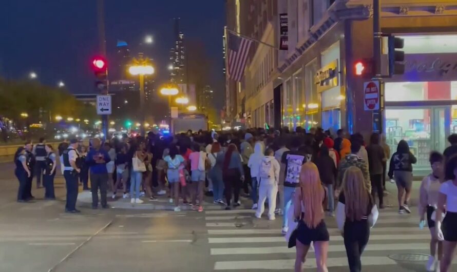 “年轻人“接管芝加哥，恐吓袭击游客、破坏财产