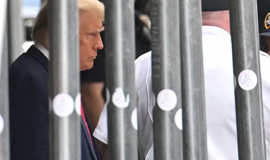 魔幻一天，特朗普被控“密谋非法影响2016年大选”