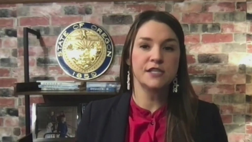 “很傻很天真”！俄勒冈州美女州务卿宣布辞去兼职顾问！