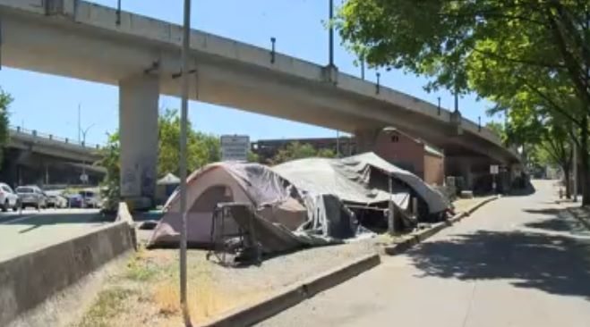 旧城区居民：我感觉自己像家里的囚犯