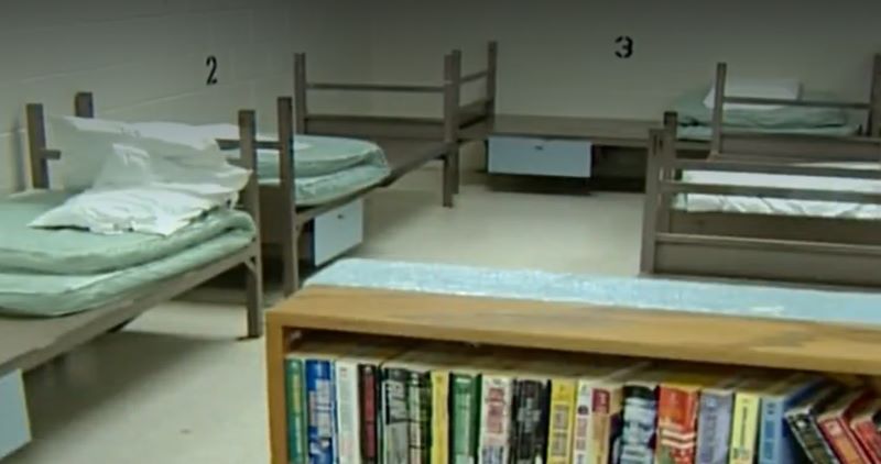 预算不足！将导致监狱释放盗窃犯、抢劫犯、强奸犯！