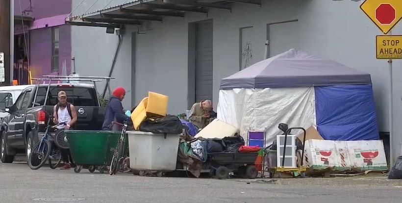 波特兰东南区老板被抢车的流浪汉殴打！