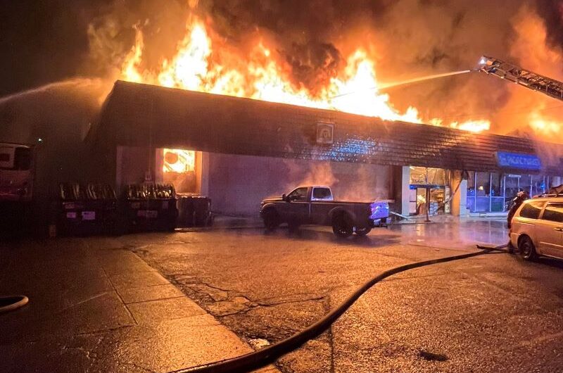 波特兰东北一亚洲杂货店发生火灾，全被烧毁！