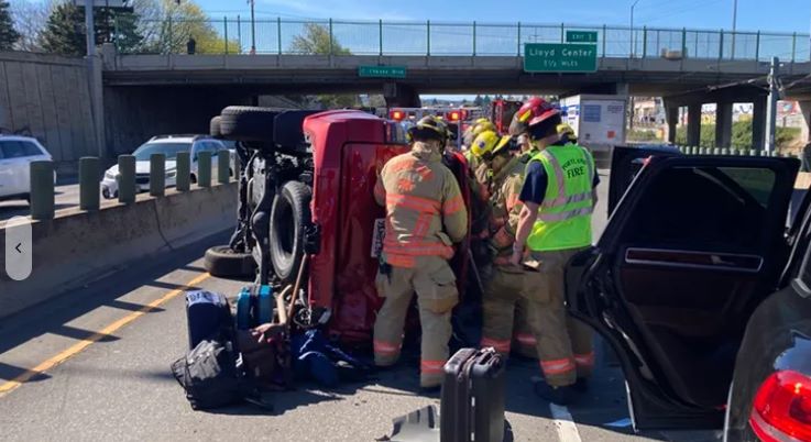 波特兰84号公路撞车，7人受伤！