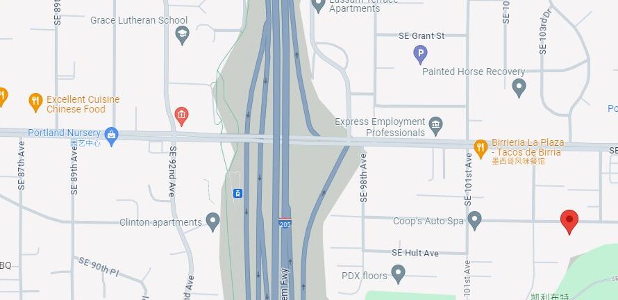 “恐怖分子”突闯！居民：“我家院子里有个该死的男人被逮捕了！”