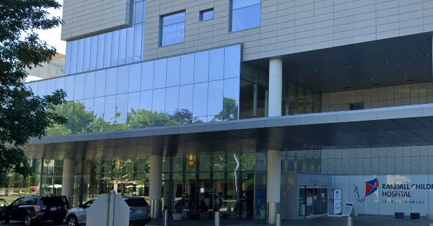 波特兰女子遭遇医院多名保安“过度武力”！歧视？评论区很亮！