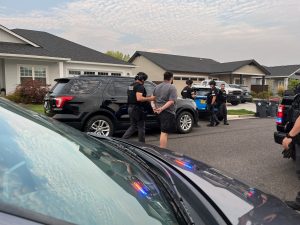 跨州汽车盗窃团伙头目被捕！ “线人”提供情报，作案后住酒店，晒现金！