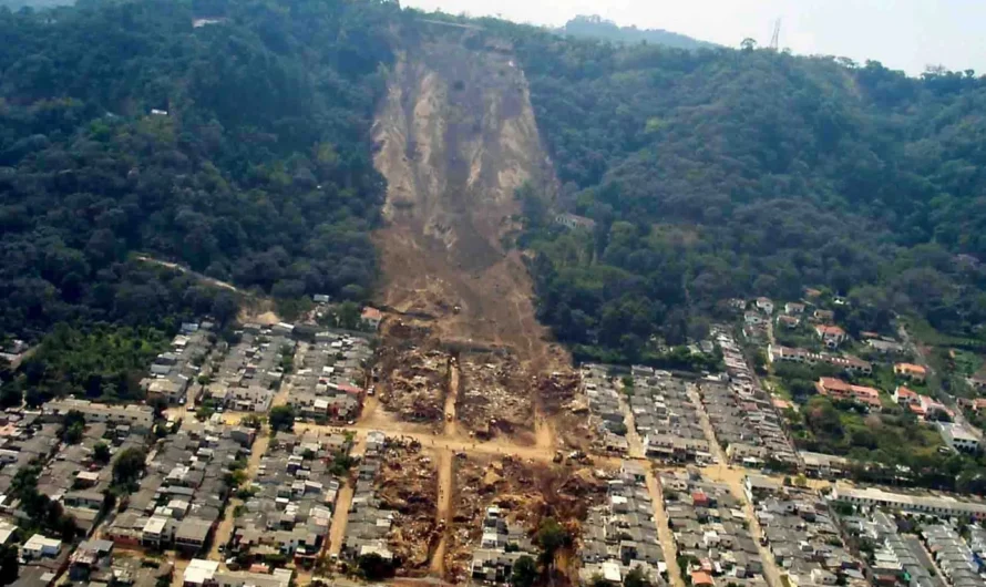地质学家警告称，山区周末或发生“破坏性山体滑坡”！