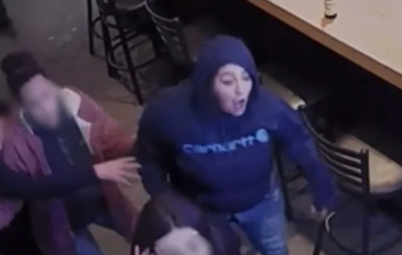 一女打三人，舍伍德（Sherwood）市警方通缉！