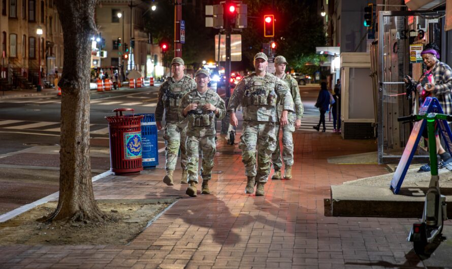 华盛顿特区的国民警卫队开始携枪巡逻！