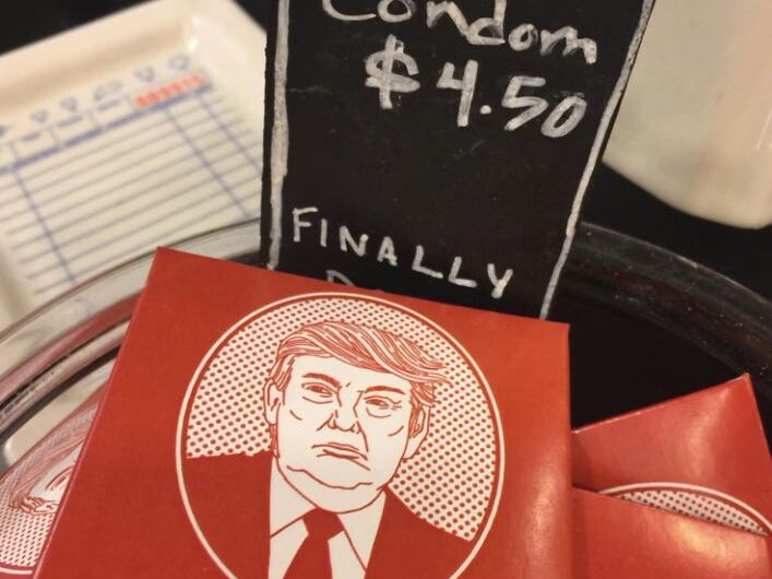 爱泼斯坦案新照曝光多名权贵！特朗普4.5美元“商品”出圈！