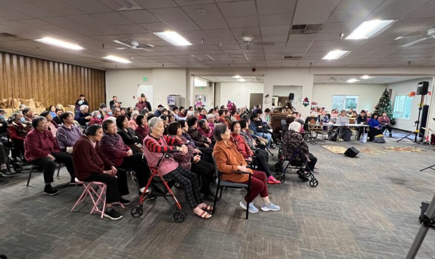 海宴公所携粤剧艺术中心献上暖心圣诞文娱会！波特兰长者公寓笑声飞扬！